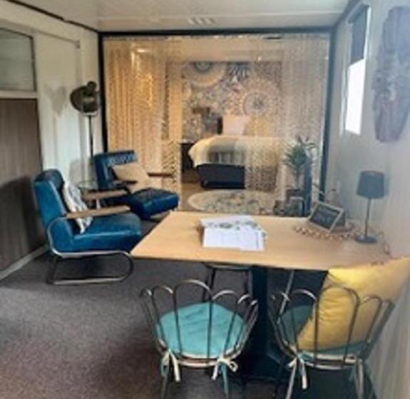 Het Atelier, Sfeervolle B&b Compleet Appartement In Hartje Staphorst