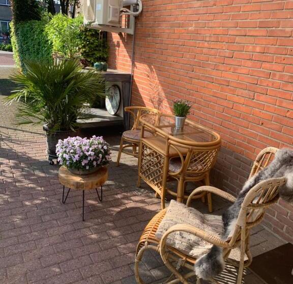 Het Atelier, Sfeervolle B&b Compleet Appartement In Hartje Staphorst