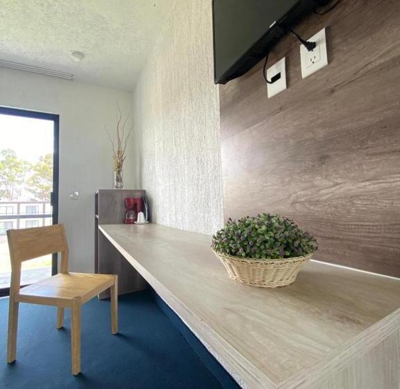 Отель Aeropuerto Morelia