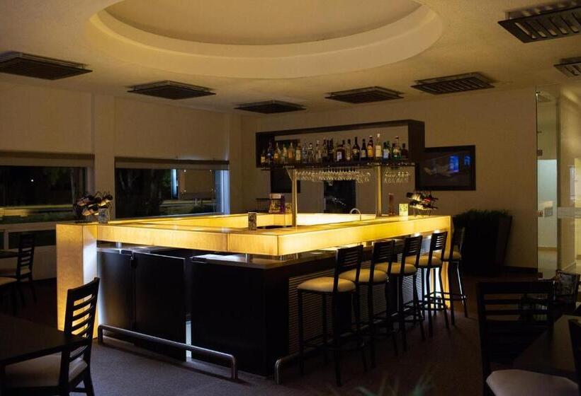 Отель Aeropuerto Morelia