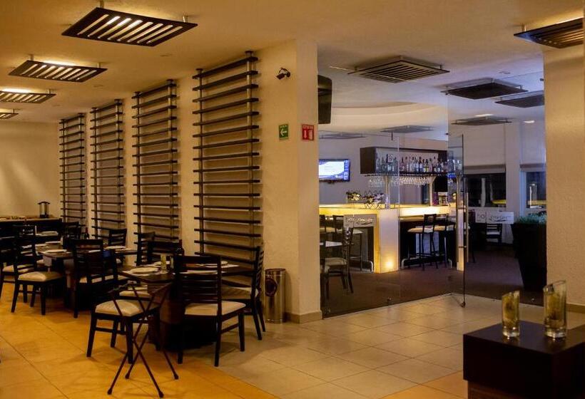 Отель Aeropuerto Morelia