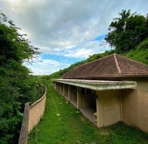 בית מלון כפרי Ara Artati Lombok Bungalows And Restaurant