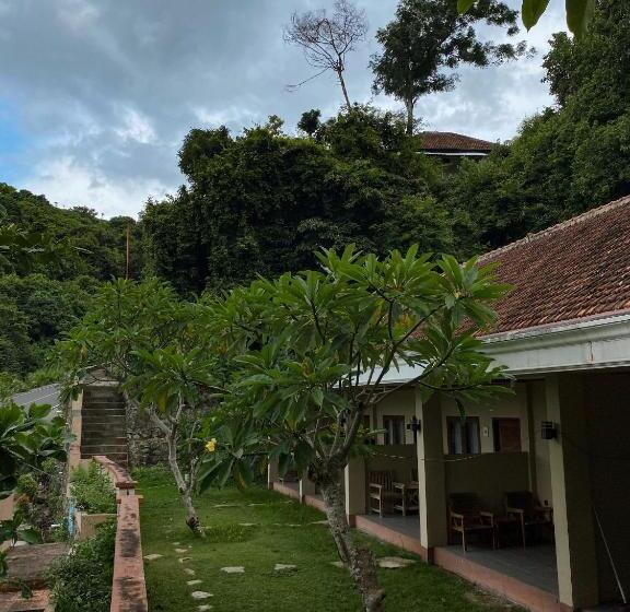 בית מלון כפרי Ara Artati Lombok Bungalows And Restaurant