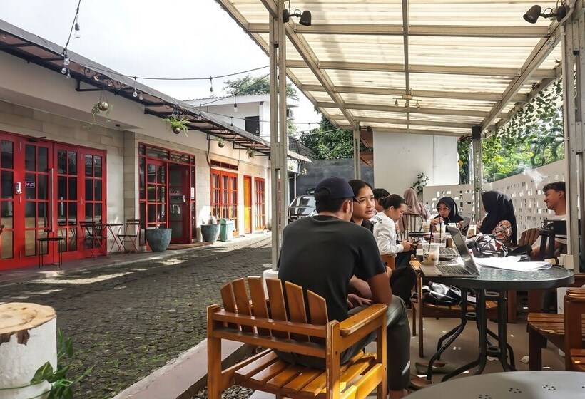 בית מלון כפרי Capital O 92134 Bogor Guest House Syariah