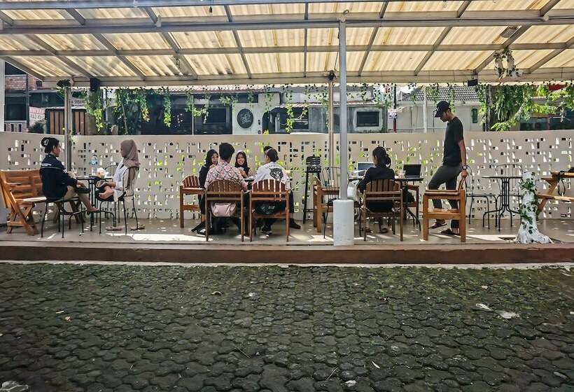 בית מלון כפרי Capital O 92134 Bogor Guest House Syariah