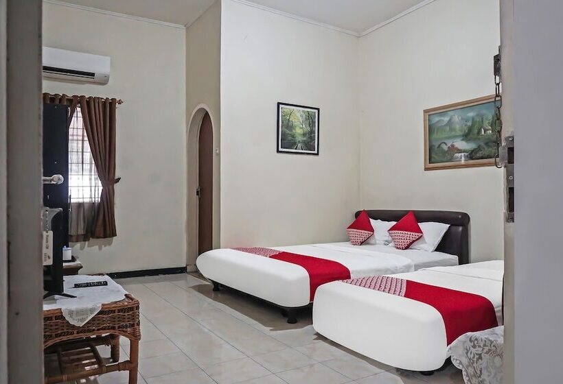 בית מלון כפרי Capital O 92134 Bogor Guest House Syariah
