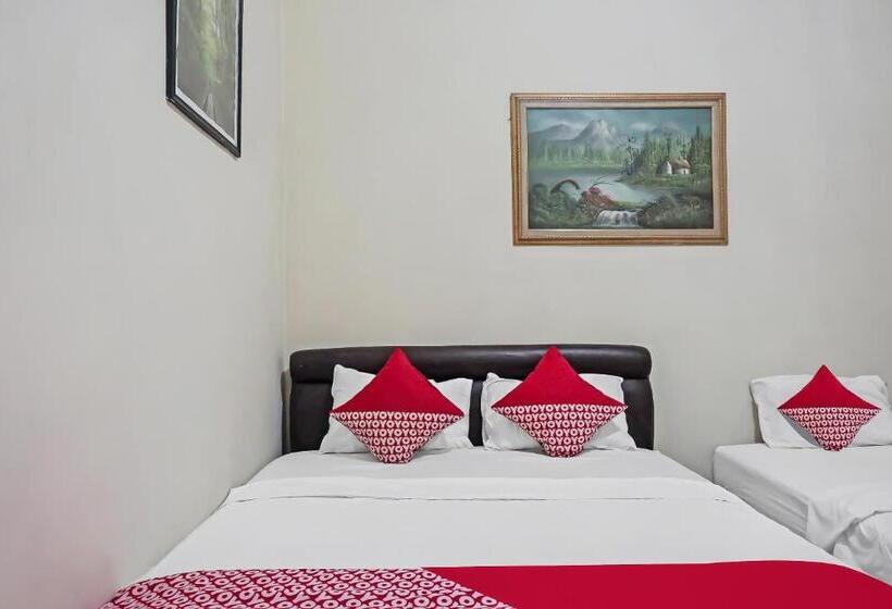 בית מלון כפרי Capital O 92134 Bogor Guest House Syariah