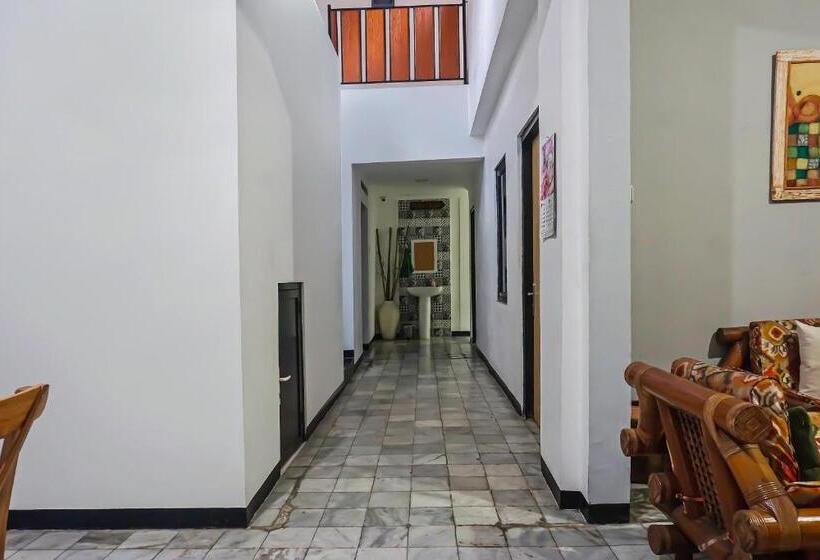 בית מלון כפרי Capital O 92134 Bogor Guest House Syariah