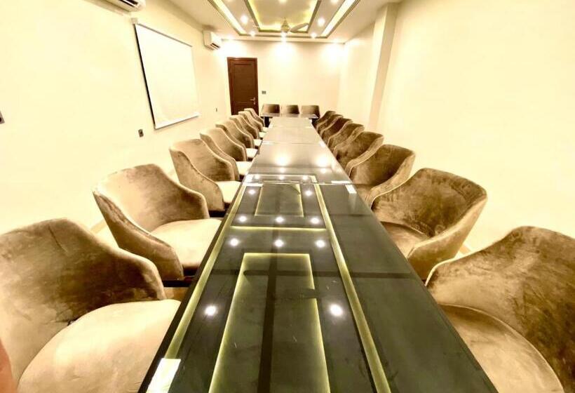 Grand Luxury Hotel Multan