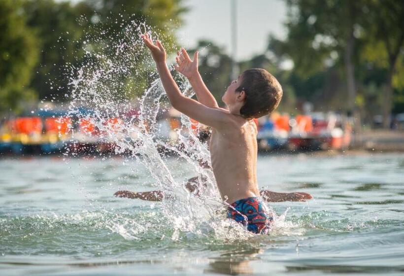 Отель Hôtel De La Plage