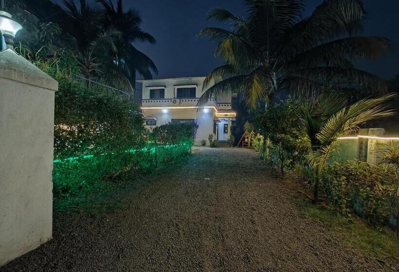 בית מלון כפרי Moonshine Villa