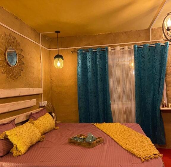 בית מלון כפרי Mud Stays