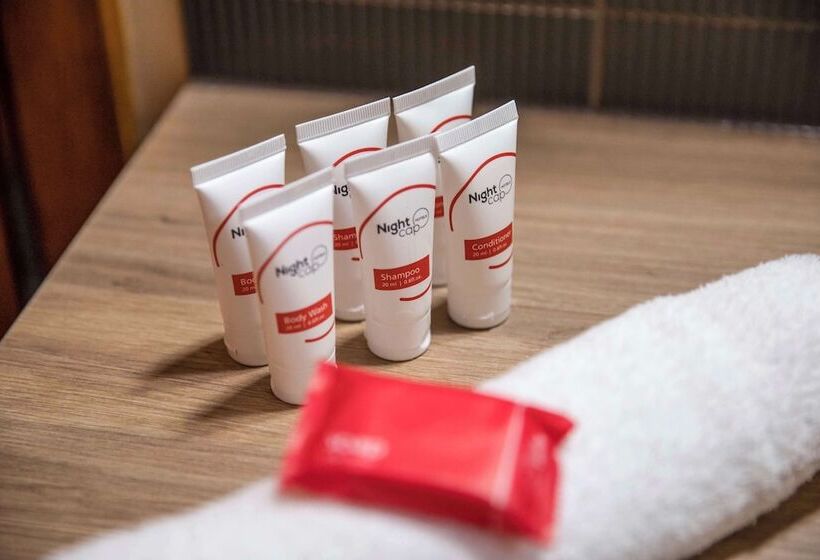 Отель Nightcap At Empire