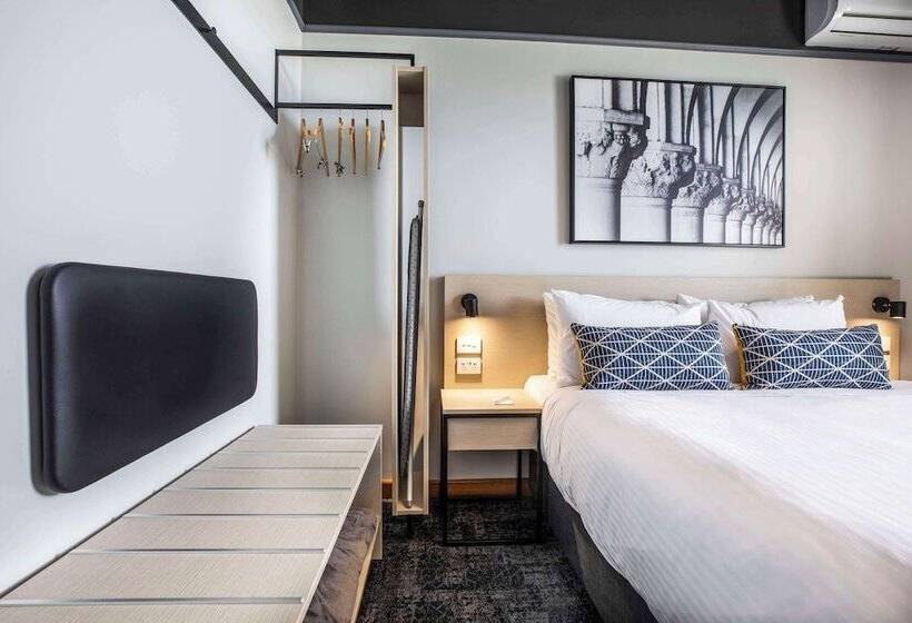 Отель Nightcap At Empire