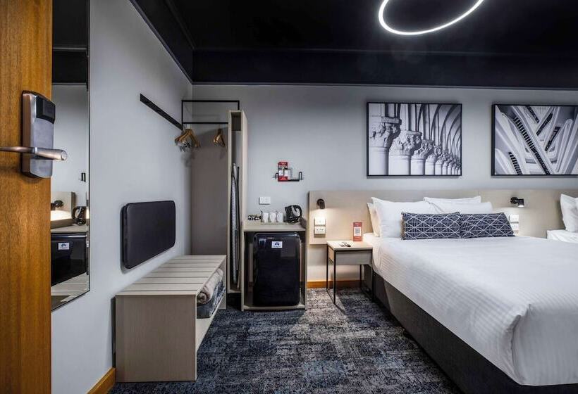 Отель Nightcap At Empire