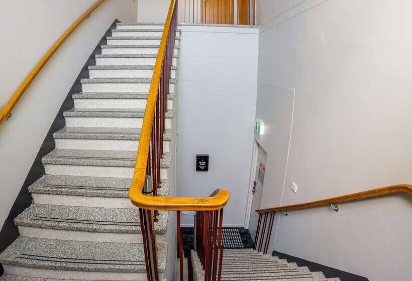 Отель Nightcap At Empire