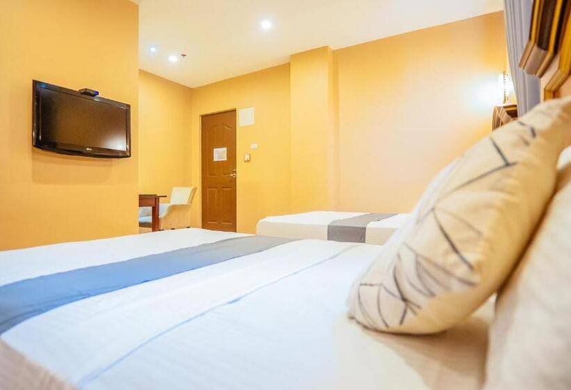 Reddoorz Plus @ Hotel Platinum Occidental Mindoro