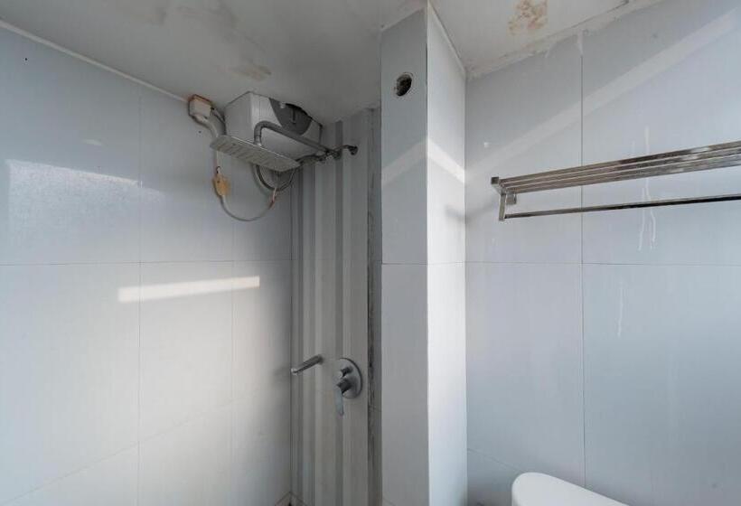 ホテル Reddoorz Syariah Near Alun Alun Pelabuhan Ratu