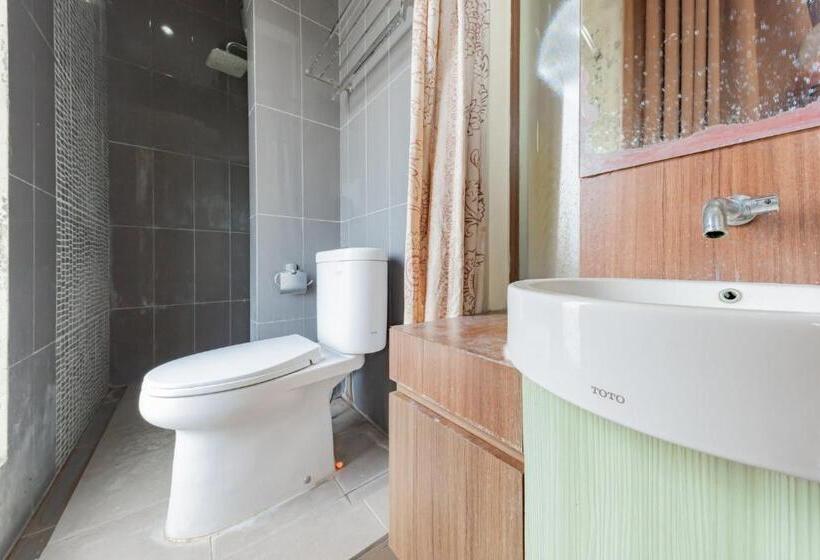 ホテル Reddoorz Syariah Near Alun Alun Pelabuhan Ratu