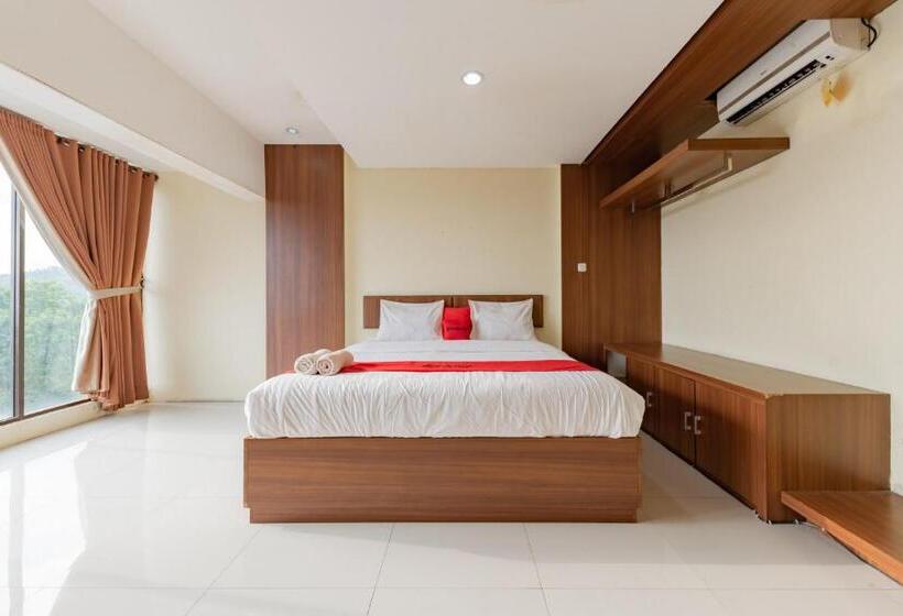 ホテル Reddoorz Syariah Near Alun Alun Pelabuhan Ratu