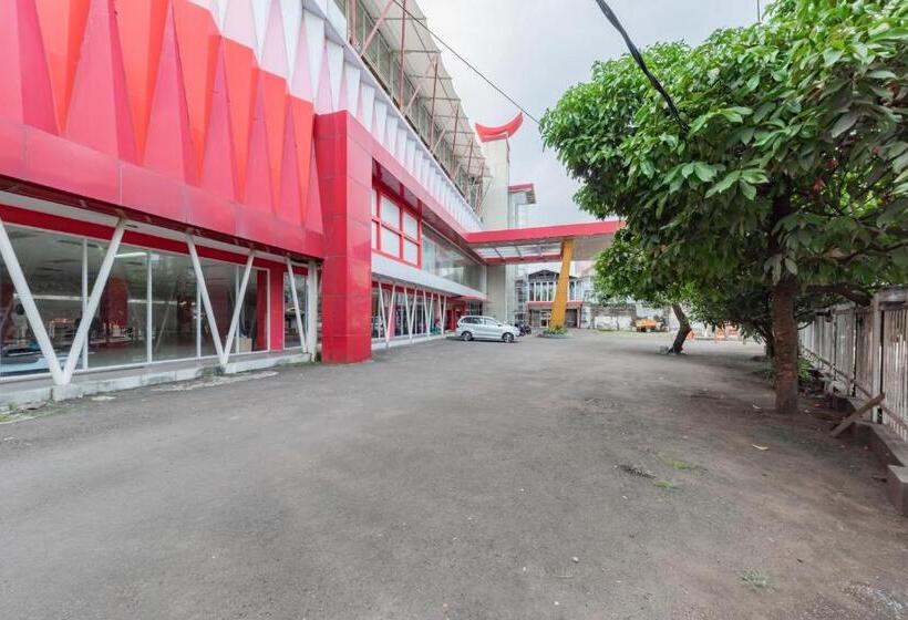 ホテル Reddoorz Syariah Near Alun Alun Pelabuhan Ratu