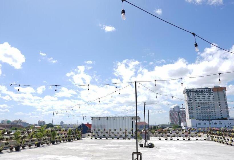 Отель Solo Grand City