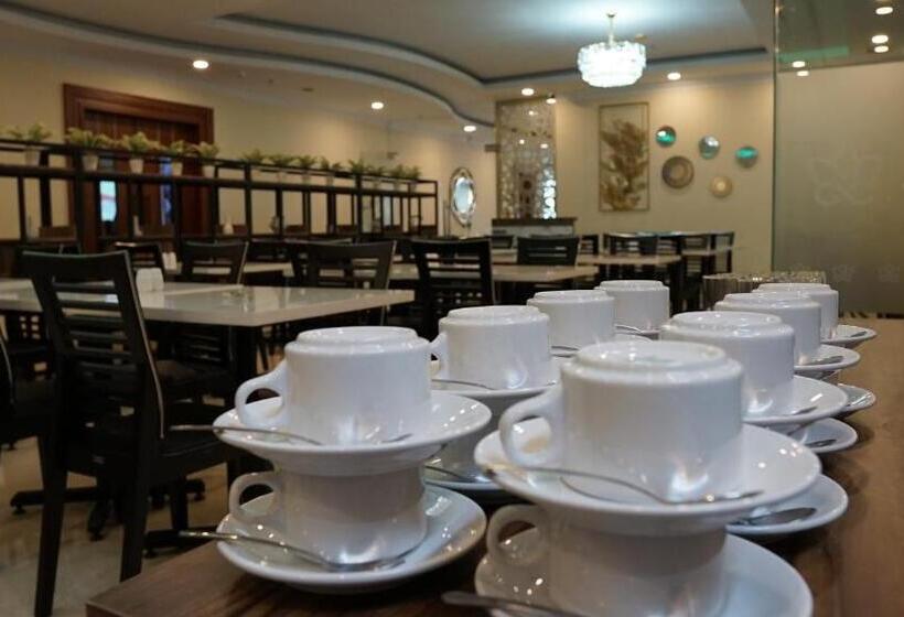 Отель Solo Grand City