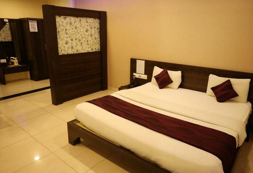 Fabhotel Sparkling Pearl