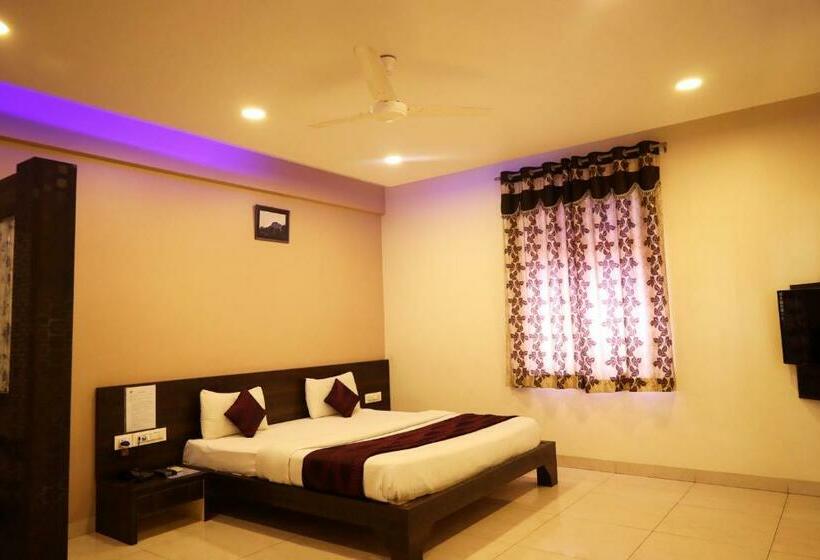 Fabhotel Sparkling Pearl