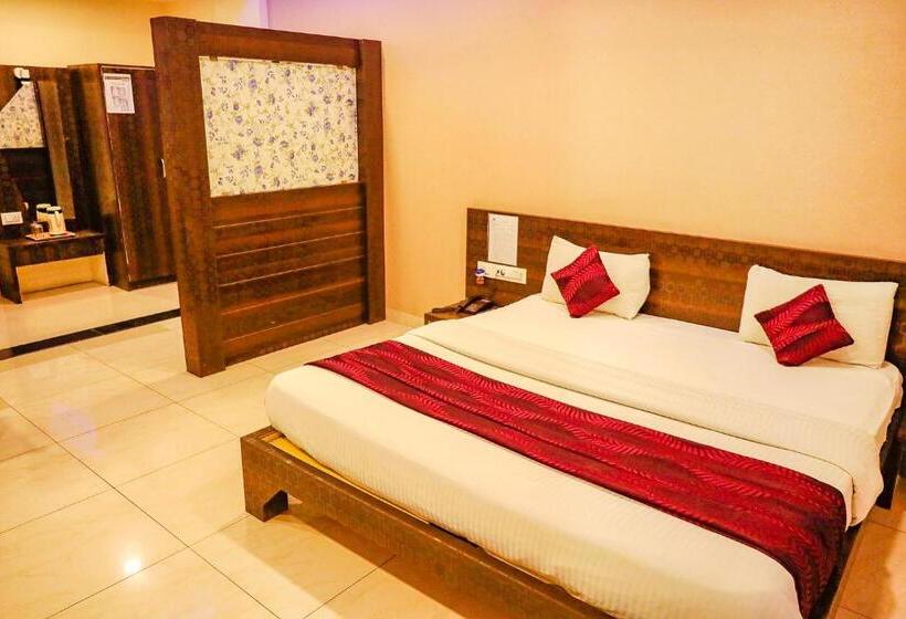 Fabhotel Sparkling Pearl