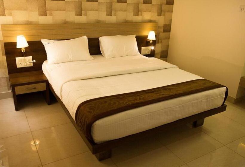 בית מלון כפרי Ss Residency