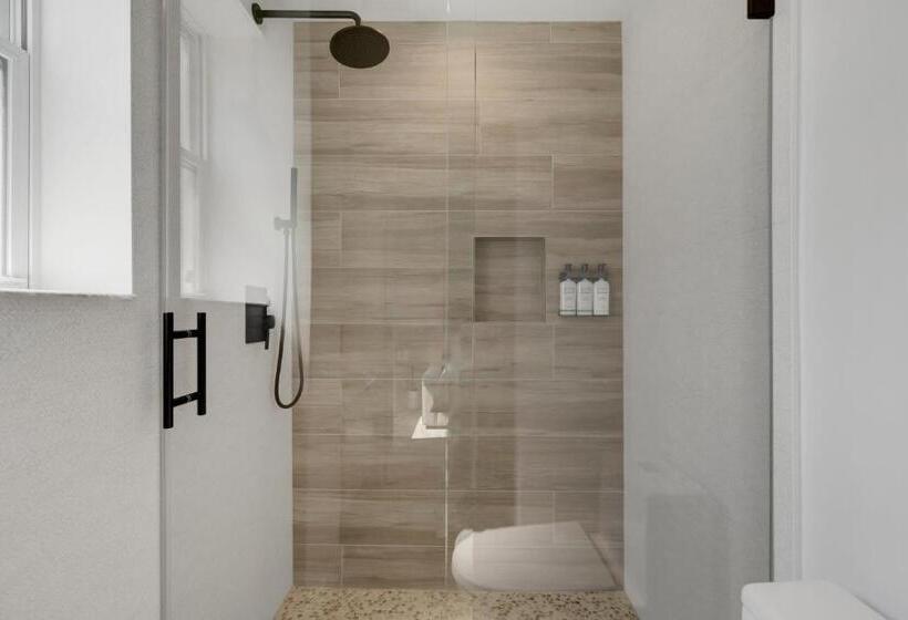 فندق The St Laurent Guest Rooms