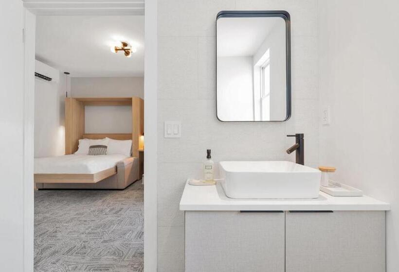 فندق The St Laurent Guest Rooms