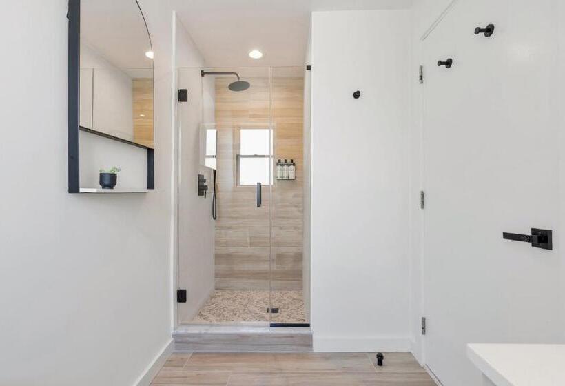 فندق The St Laurent Guest Rooms