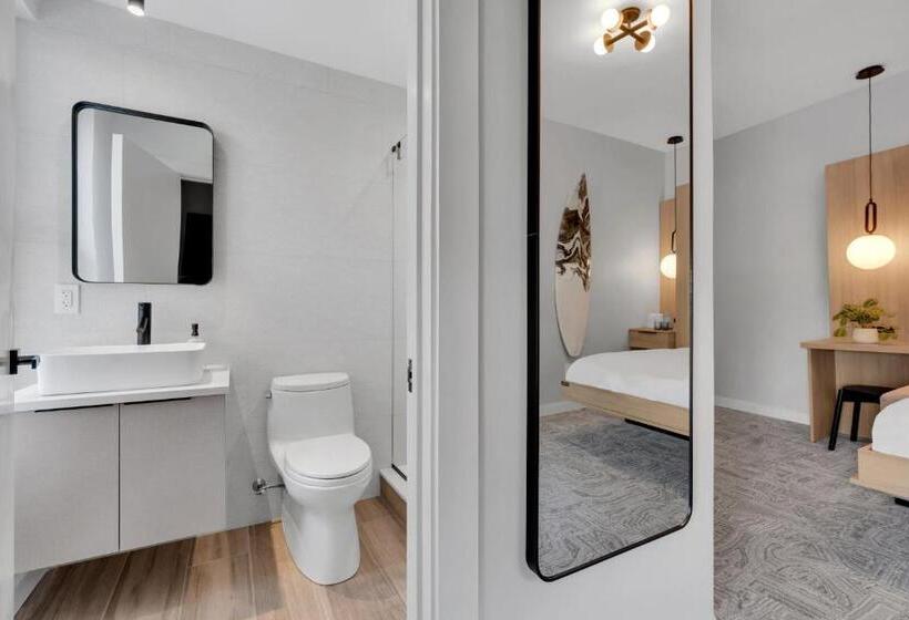 فندق The St Laurent Guest Rooms