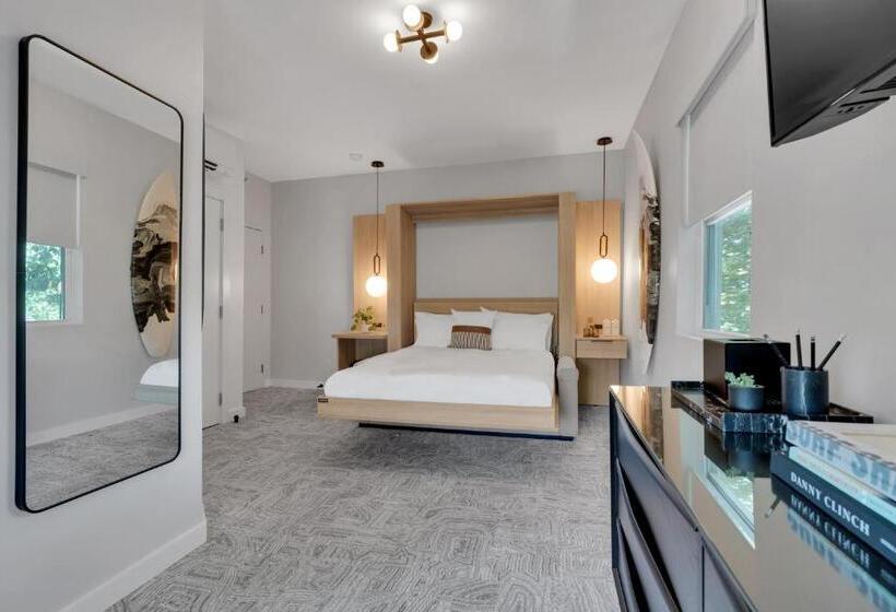 فندق The St Laurent Guest Rooms