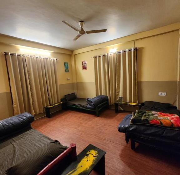 ホテル Woodzo Kasol