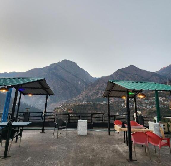 ホテル Woodzo Kasol