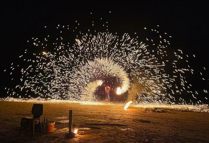 Isea Glamping Seafood Cafe Bar & Resort