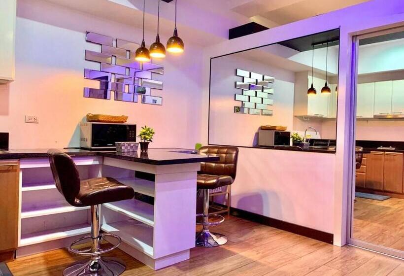 Luxury 1br Unit With Pool At Venice Luxury Residences, Tower Domenico, Mckinley Hill, Taguig City