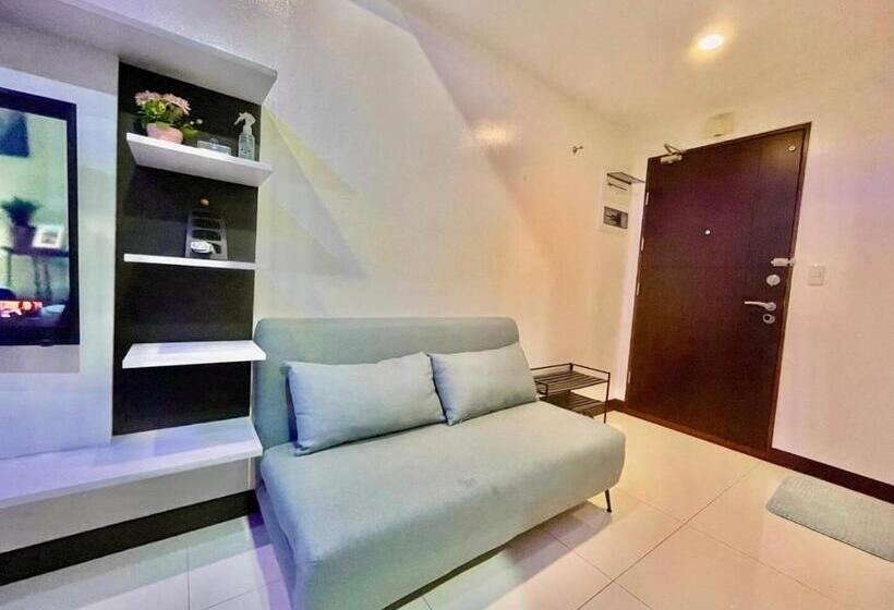 Luxury 1br Unit With Pool At Venice Luxury Residences, Tower Domenico, Mckinley Hill, Taguig City