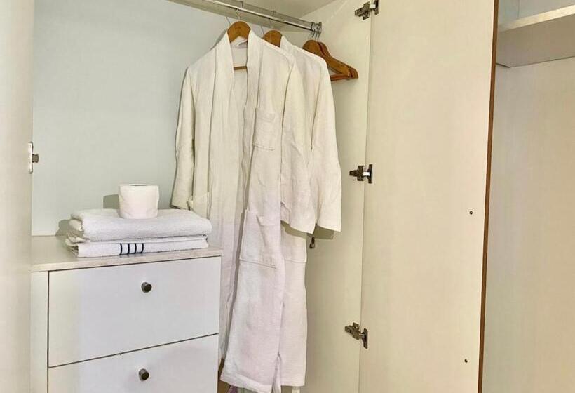 Luxury 1br Unit With Pool At Venice Luxury Residences, Tower Domenico, Mckinley Hill, Taguig City