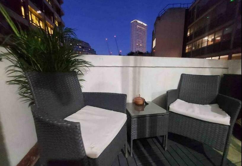 Пансион Central London, Oxford Street Soho Room With Balcony
