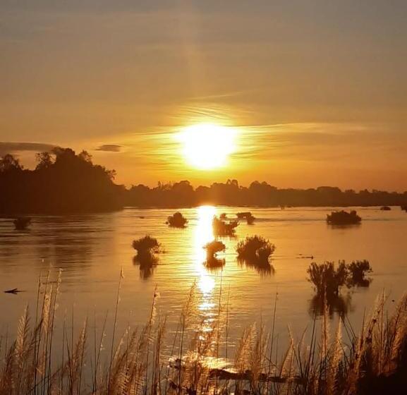 Пансион Mr. Phaos Riverview Guesthouse & Restaurant