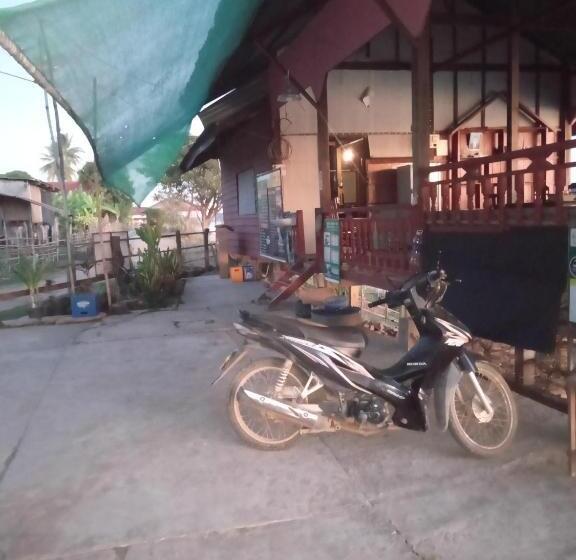 Пансион Mr. Phaos Riverview Guesthouse & Restaurant