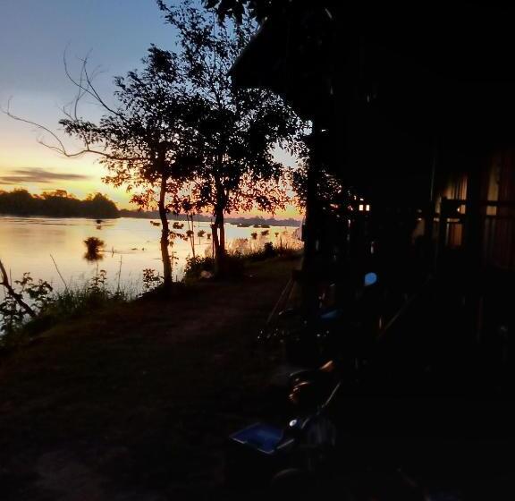 Пансион Mr. Phaos Riverview Guesthouse & Restaurant