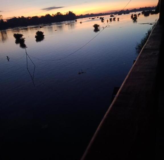 Пансион Mr. Phaos Riverview Guesthouse & Restaurant