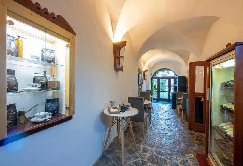 膳宿费 Penzión Familia