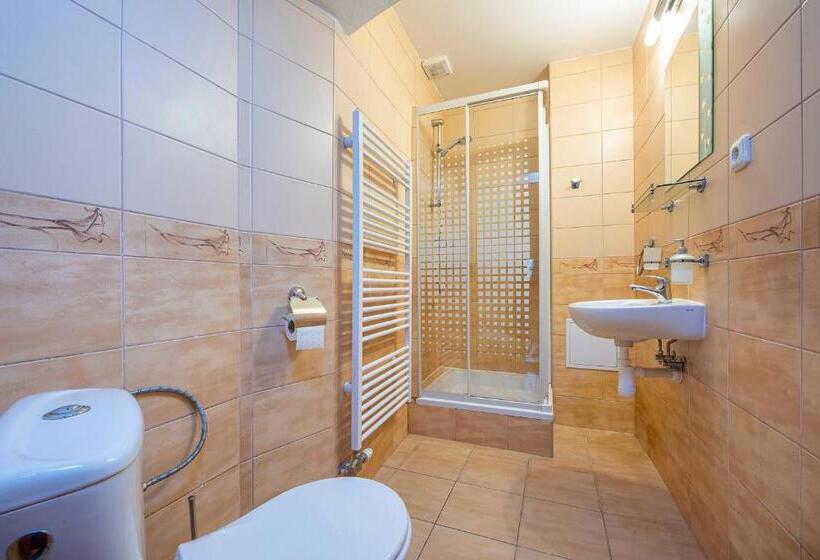 膳宿费 Penzión Familia