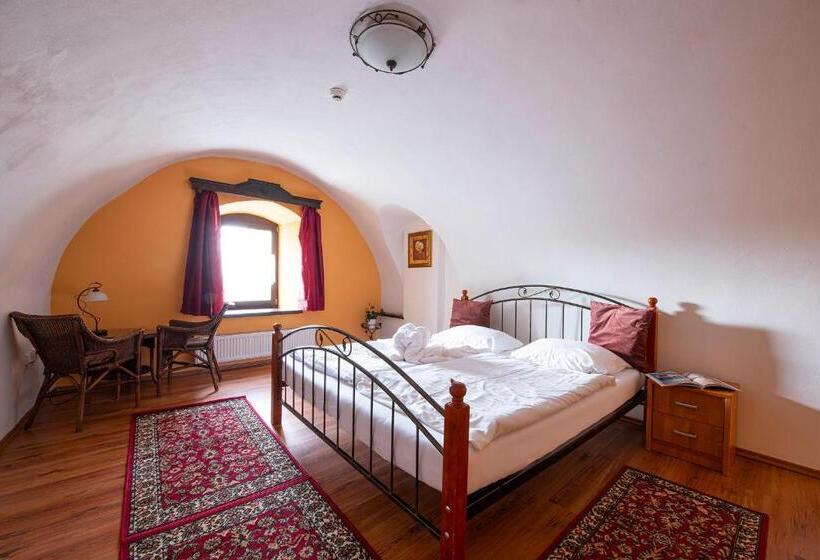 膳宿费 Penzión Familia